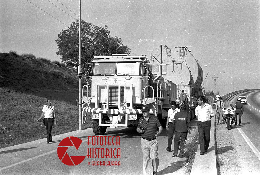 El convoy a su paso por Cuatro Caminos