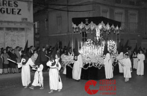 1988. Viernes Santo, una procesión que coge aire