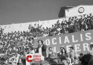 1977. Felipe González llenó la Plaza de Toros de Guadalajara
