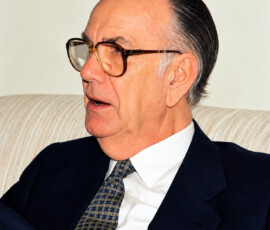 Camilo José Cela recibió en su residencia de El Clavín, en Guadalajara, la noticia de la concesión del Premio Nobel de Literatura el 19 de octubre de 1989. Camilo José Cela en Guadalajara en 1989, año en que recibió el Premio Nobel de Literatura