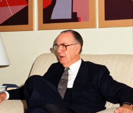 Camilo José Cela recibió en su residencia de El Clavín, en Guadalajara, la noticia de la concesión del Premio Nobel de Literatura el 19 de octubre de 1989. Camilo José Cela en Guadalajara en 1989, año en que recibió el Premio Nobel de Literatura